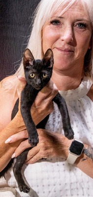 Sunny - kleiner schwarzer Schmusebär, Mix Jungtier - Kater