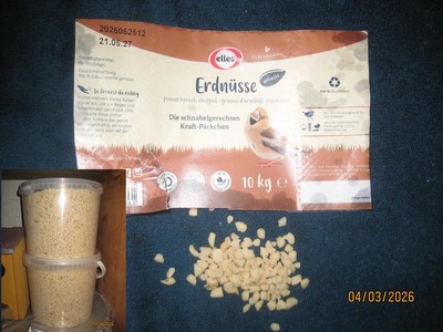 Wildvogelfutter, Meisenknödel, Erdnussbutter, Nüsse, SB-Kerne etc (Cashewkerne)