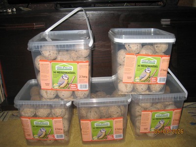 Wildvogelfutter, Meisenknödel, Erdnussbutter, Nüsse, SB-Kerne etc (Cashewkerne)